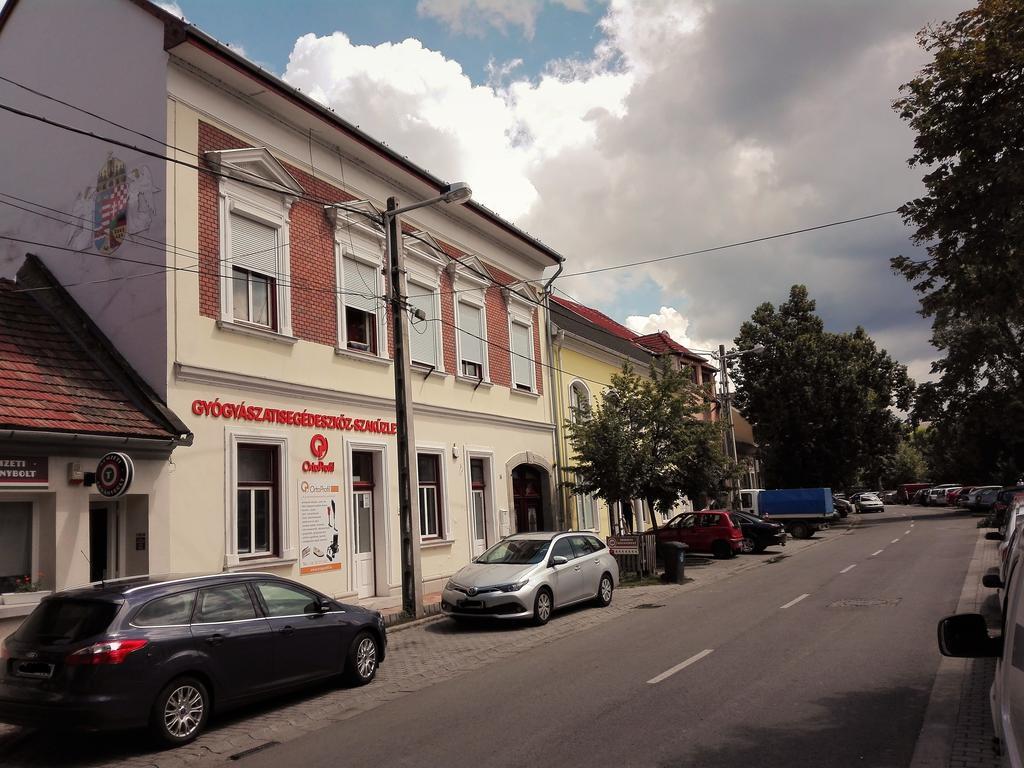 DownTown DeLuxe Apartment Eger Kamer foto